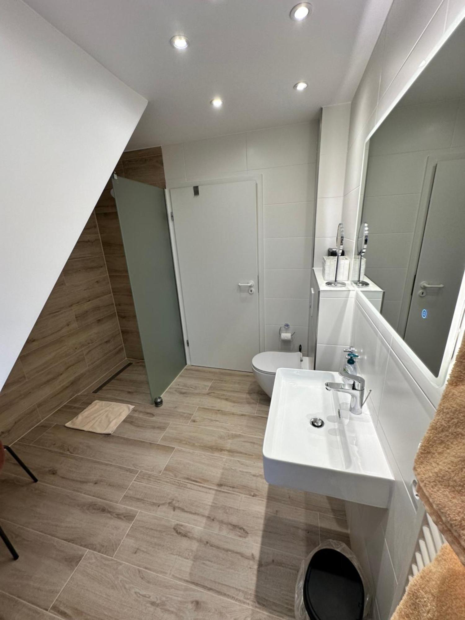 Zwei Ferienwohnungen Anker Max 5 Personen & Leuchtturm Max 4 Personen, Direkt In Steinhude Scheunenviertel, Balkon, Wlan , Privater Parkplatz, Wallbox Ngoại thất bức ảnh