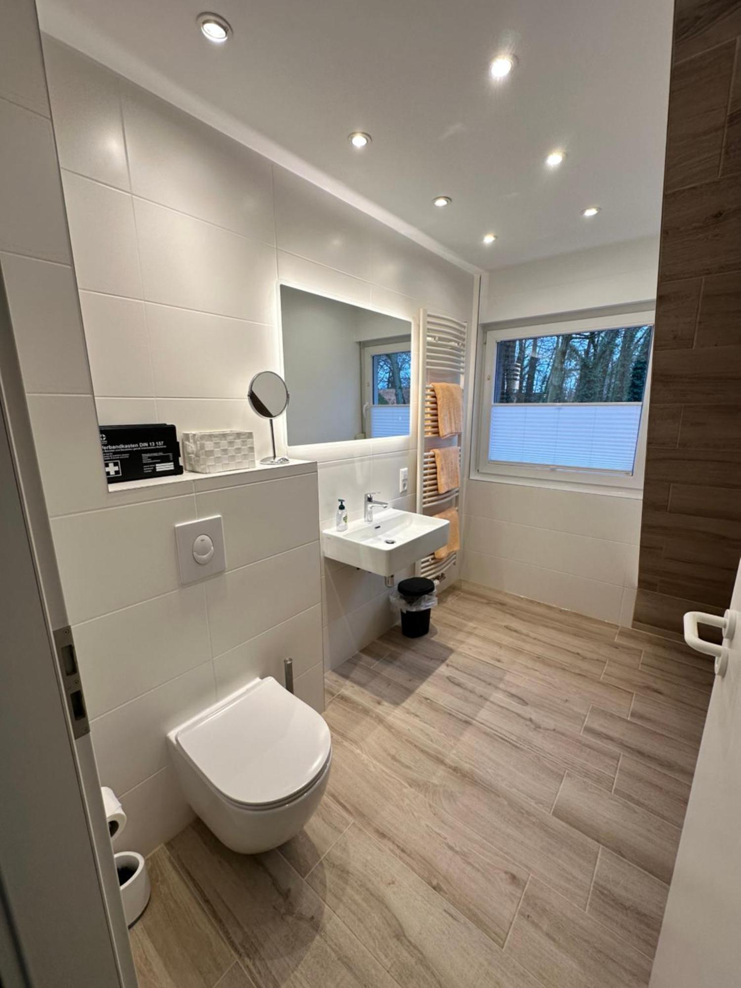 Zwei Ferienwohnungen Anker Max 5 Personen & Leuchtturm Max 4 Personen, Direkt In Steinhude Scheunenviertel, Balkon, Wlan , Privater Parkplatz, Wallbox Ngoại thất bức ảnh